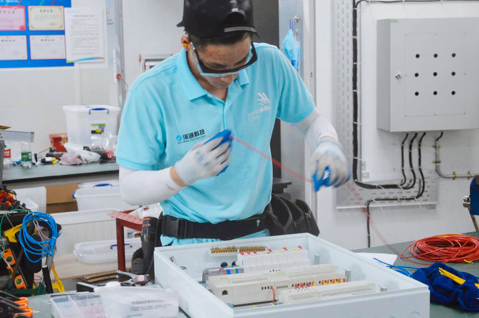 家用/商业电气安装、KNX编程、装置测试
